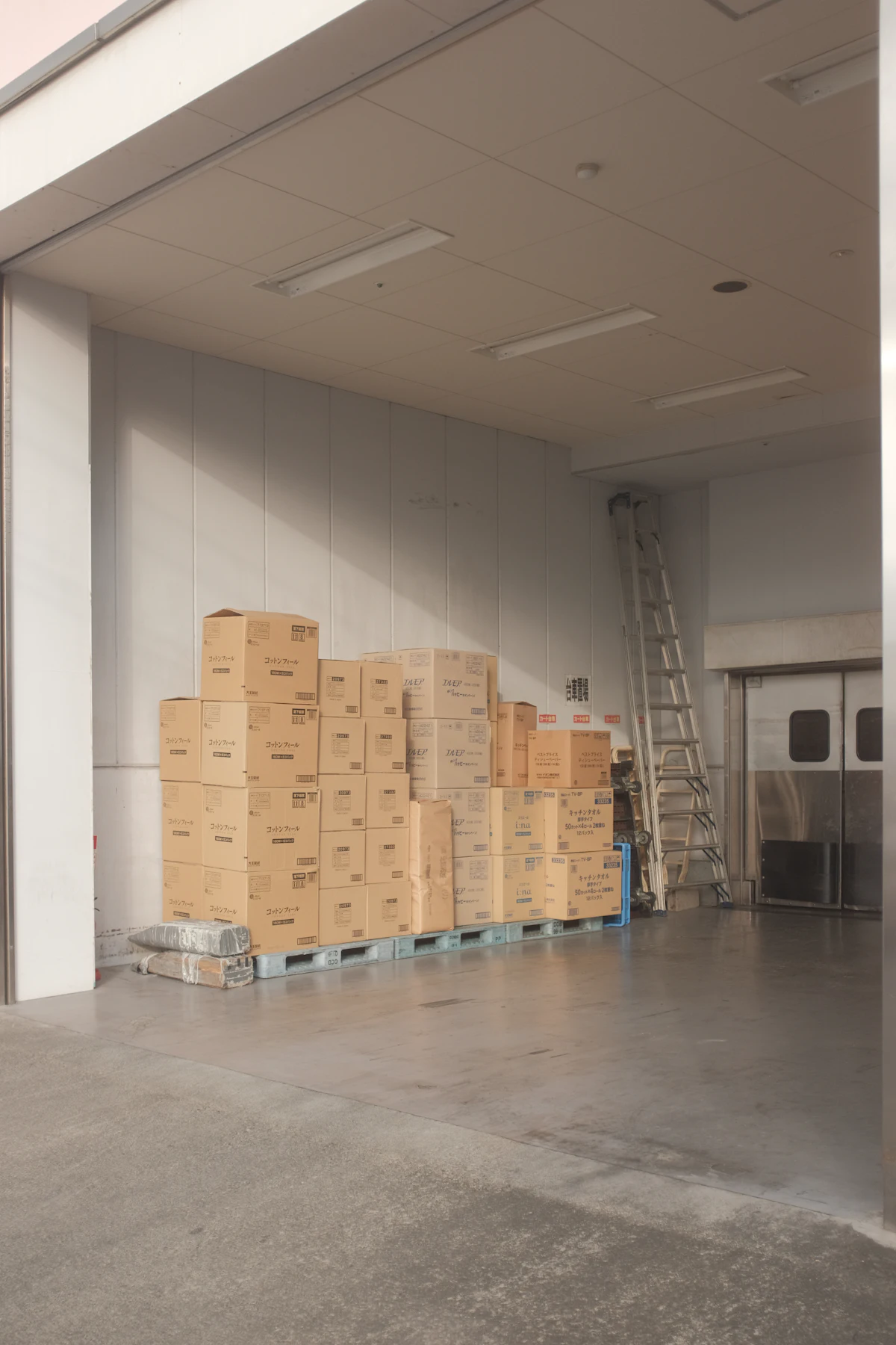 Photo 1 of 2: Carry boxes to the 3rd floor